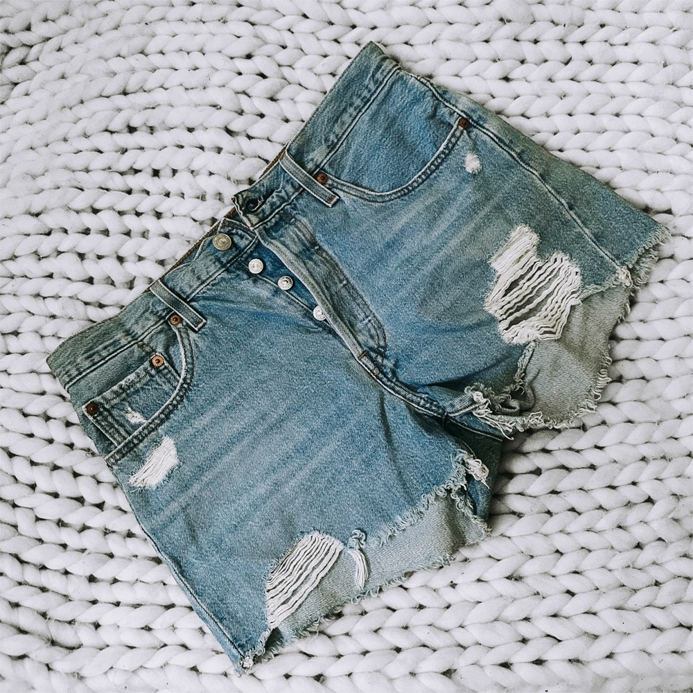Levi's 501 Distresses High Rise Cut off Denim Jean Shorts size 29